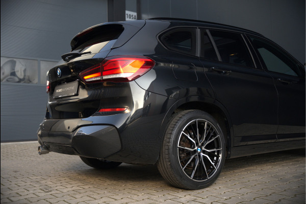 BMW X1 xDrive25e eDrive Edition M Sport | Panoramadak | Leer | Head-Up Display | Camera | Shadowline | Keyless | Cruise Control | Navigatie Prof. | Stoelverwarming | Elek. Achterklep | Ambiance Verlichting