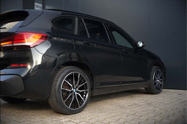 BMW X1 xDrive25e eDrive Edition M Sport | Panoramadak | Leer | Head-Up Display | Camera | Shadowline | Keyless | Cruise Control | Navigatie Prof. | Stoelverwarming | Elek. Achterklep | Ambiance Verlichting