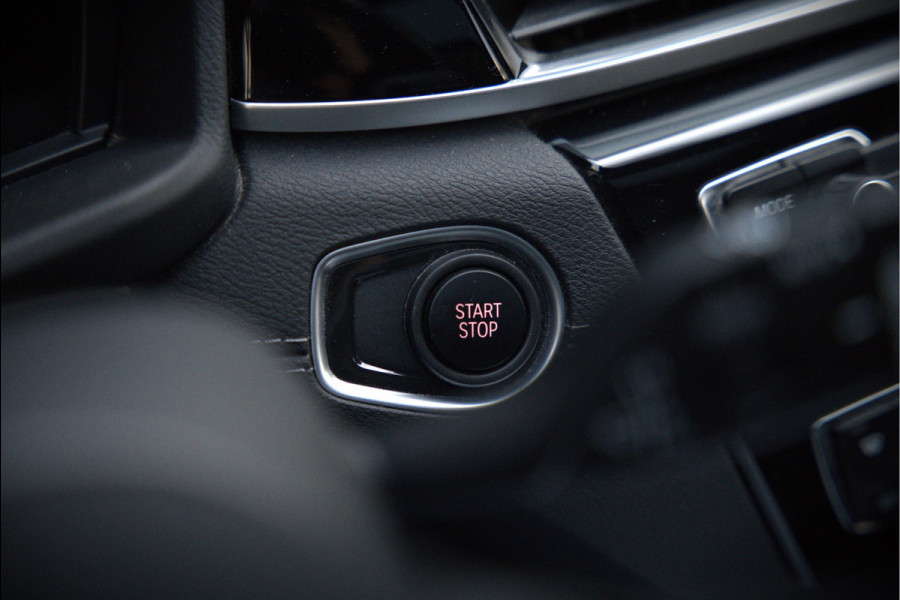 BMW X1 xDrive25e eDrive Edition M Sport | Panoramadak | Leer | Head-Up Display | Camera | Shadowline | Keyless | Cruise Control | Navigatie Prof. | Stoelverwarming | Elek. Achterklep | Ambiance Verlichting