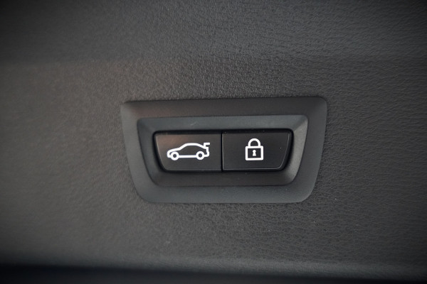 BMW X1 xDrive25e eDrive Edition M Sport | Panoramadak | Leer | Head-Up Display | Camera | Shadowline | Keyless | Cruise Control | Navigatie Prof. | Stoelverwarming | Elek. Achterklep | Ambiance Verlichting