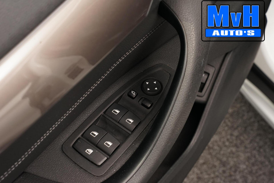 BMW X1 xDrive20i High Executive|PARELMOER|PANO|TREKH|LUXE|NAP