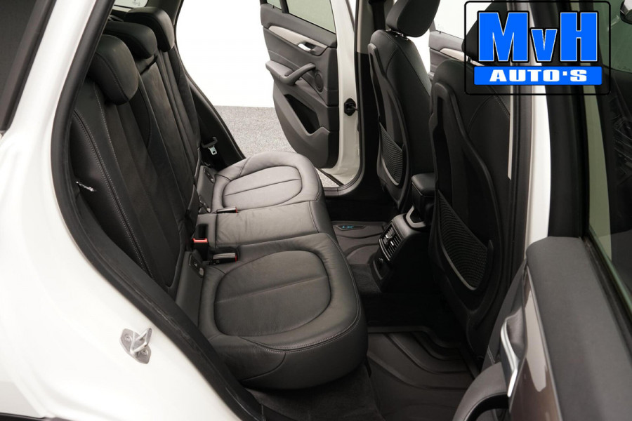 BMW X1 xDrive20i High Executive|PARELMOER|PANO|TREKH|LUXE|NAP