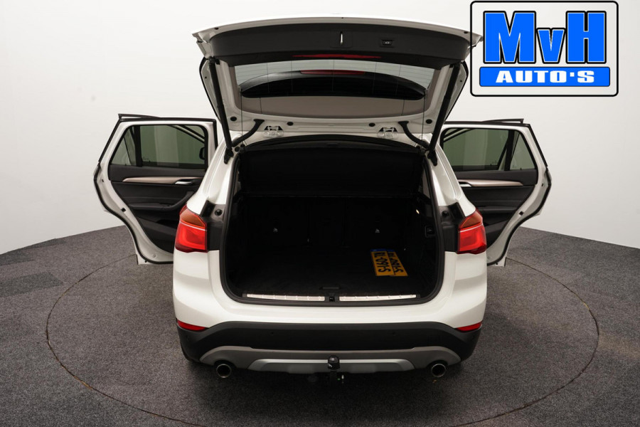 BMW X1 xDrive20i High Executive|PARELMOER|PANO|TREKH|LUXE|NAP