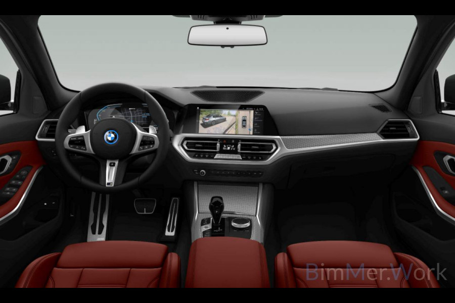 BMW 3-serie 330e xDrive Business Edition Plus M Sport | M Performance | Panoramadak | 360° Camera | Carbon | Head Up Display | Stoelverwarming | Stuurverwarming | Apple Carplay | Navigatie | Cruise Control | Ambiance Verlichting | Trekhaak