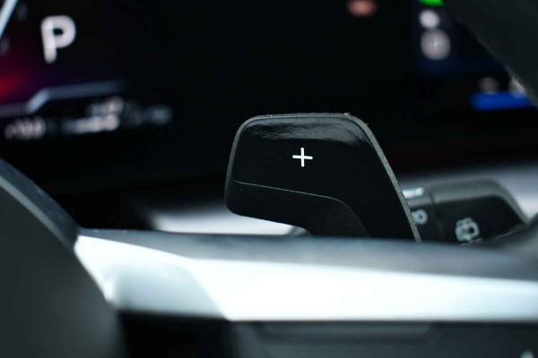 BMW X1 sDrive20i 170pk M-Sport Pano ACC HUD 360 H/K 19inch El-zetels