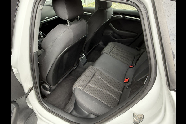 Audi A3 Sportback 1.4 e-tron Sport | Trekhaak wegklapbaar | Stoelverwarming | Climate