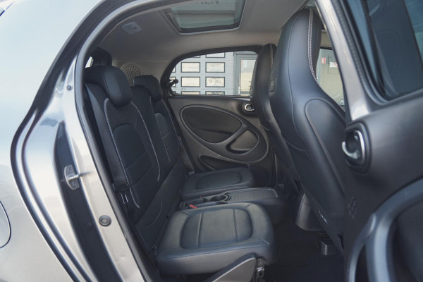 Smart Forfour EQ BRABUS Style 18 kWh + CAMERA / STOELVERWARING VOOR & ACHTER / PANO