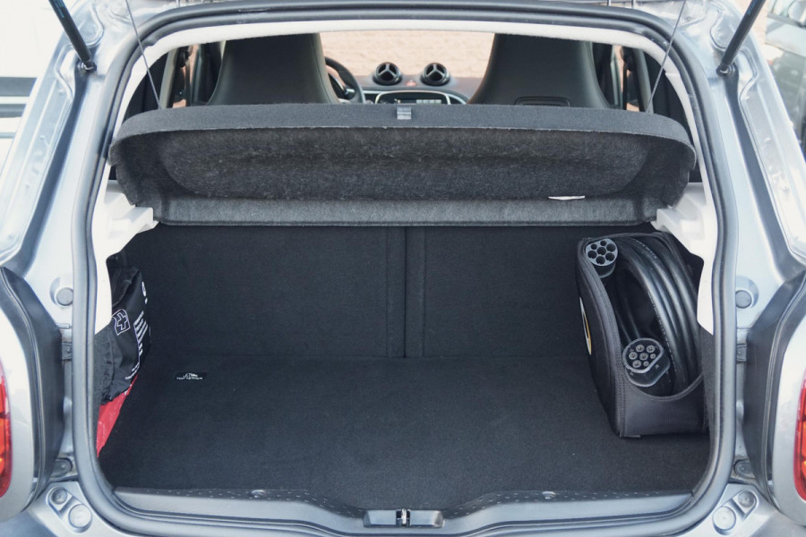 Smart Forfour EQ BRABUS Style 18 kWh + CAMERA / STOELVERWARING VOOR & ACHTER / PANO