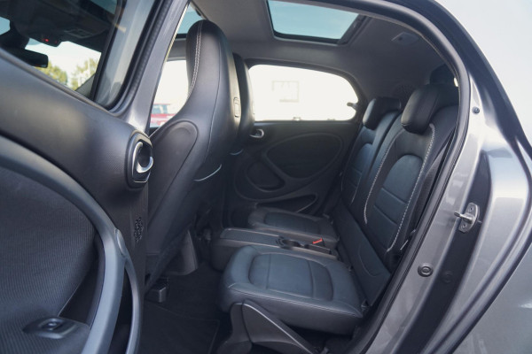 Smart Forfour EQ BRABUS Style 18 kWh + CAMERA / STOELVERWARING VOOR & ACHTER / PANO