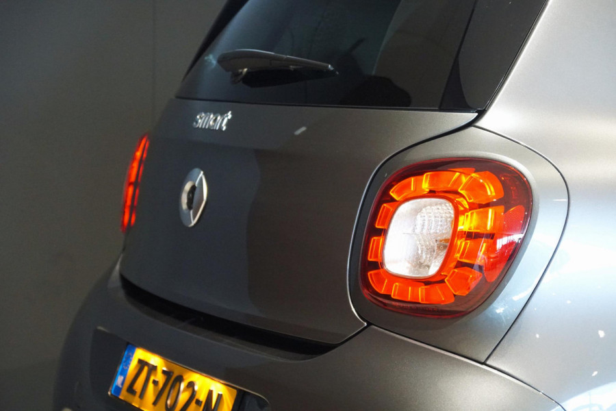 Smart Forfour EQ BRABUS Style 18 kWh + CAMERA / STOELVERWARING VOOR & ACHTER / PANO