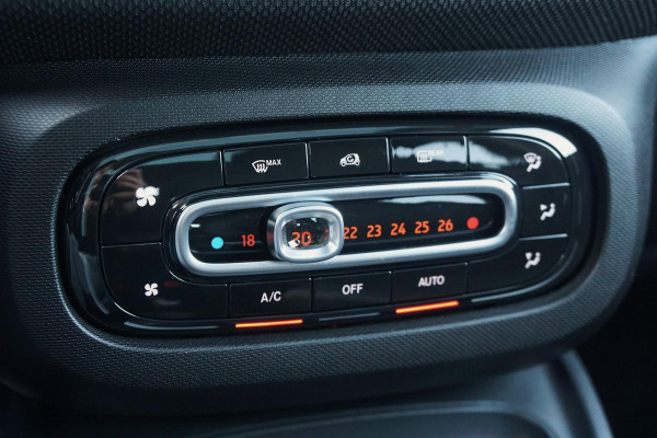 Smart Forfour EQ BRABUS Style 18 kWh + CAMERA / STOELVERWARING VOOR & ACHTER / PANO
