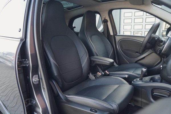 Smart Forfour EQ BRABUS Style 18 kWh + CAMERA / STOELVERWARING VOOR & ACHTER / PANO