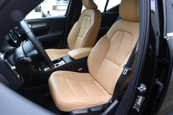 Volvo XC40 T3 163PK Automaat Inscription / Navigatie / Adaptive Cruise control / Stoelverwarming / Elektr. Trekhaak / Parkeersensoren v+a