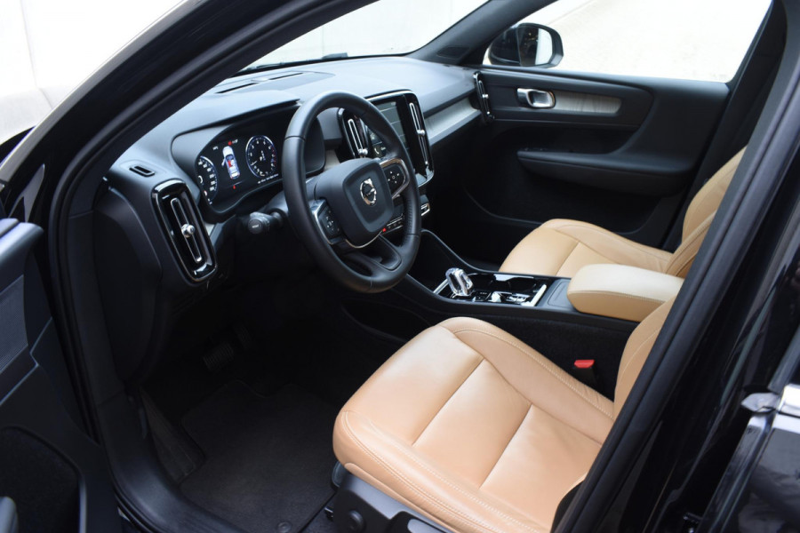 Volvo XC40 T3 163PK Automaat Inscription / Navigatie / Adaptive Cruise control / Stoelverwarming / Elektr. Trekhaak / Parkeersensoren v+a