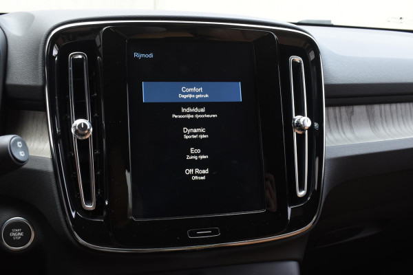 Volvo XC40 T3 163PK Automaat Inscription / Navigatie / Adaptive Cruise control / Stoelverwarming / Elektr. Trekhaak / Parkeersensoren v+a
