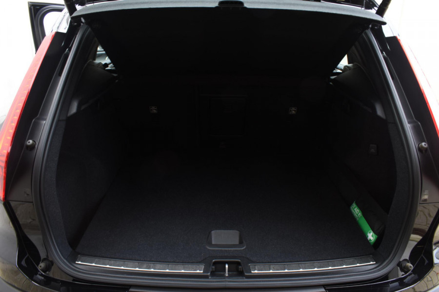 Volvo XC40 T3 163PK Automaat Inscription / Navigatie / Adaptive Cruise control / Stoelverwarming / Elektr. Trekhaak / Parkeersensoren v+a