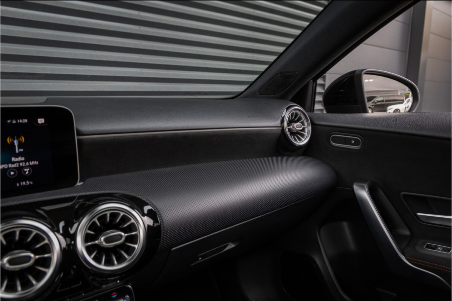 Mercedes-Benz A-Klasse 200 AMG-Line Pano-19''-Magno