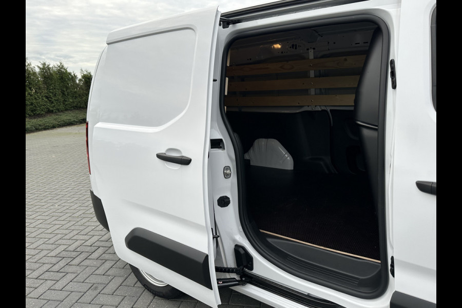 Opel Combo 1.5 BlueHDi 100 PK L2H1 FACELIFT / !! NIEUWSTAAT !! / 10.419 KM / 1e EIG. / CAMERA / CRUISE / AIRCO / CARPLAY