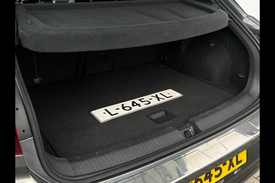 Volkswagen T-Roc 1.5 TSI Sport Business R CAMERA | TREKHAAK | NETTE AUTO | VIRTUAL COCKPIT |