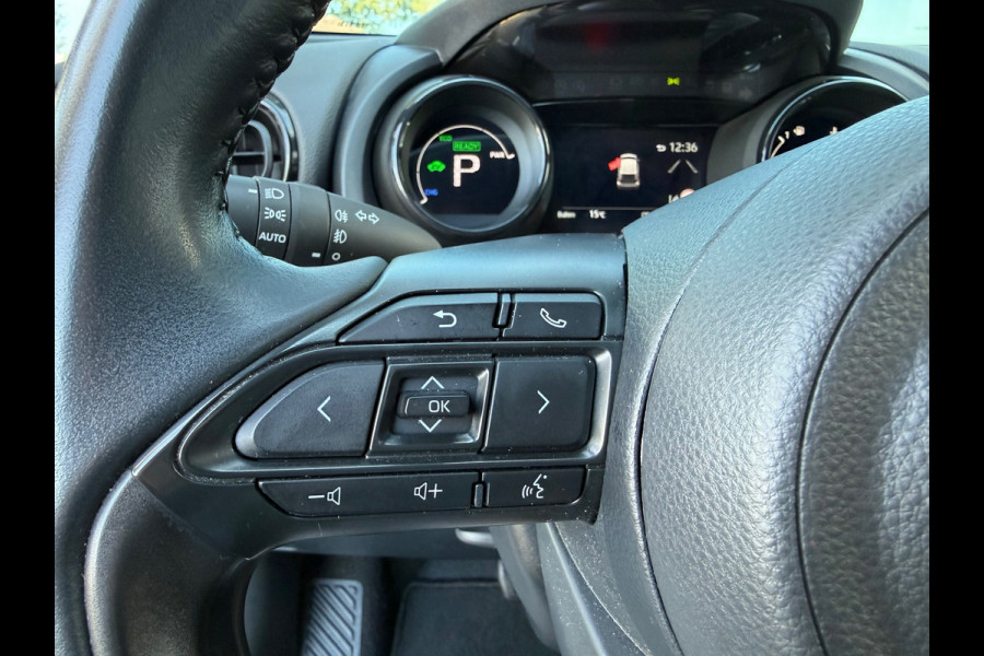 Toyota Yaris 1.5 Hybrid Executive - Automaat - Navi - Climate - Winterpakket - Camera - Org.NL