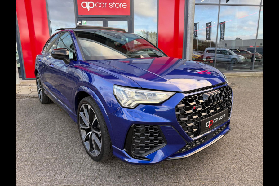 Audi Q3 Sportback TFSI RS / Pano'dak / Alcantara / Carbon afwerking
