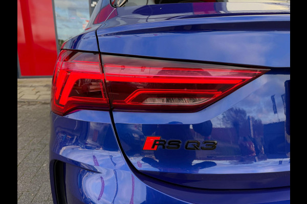Audi Q3 Sportback TFSI RS / Pano'dak / Alcantara / Carbon afwerking