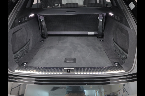 Audi e-tron 55 quattro S edition 95 kWh 408pk | Navigatie | Elektrisch verstelbare voorstoelen | Luchtvering | Parkeercamera | Matrix koplampen