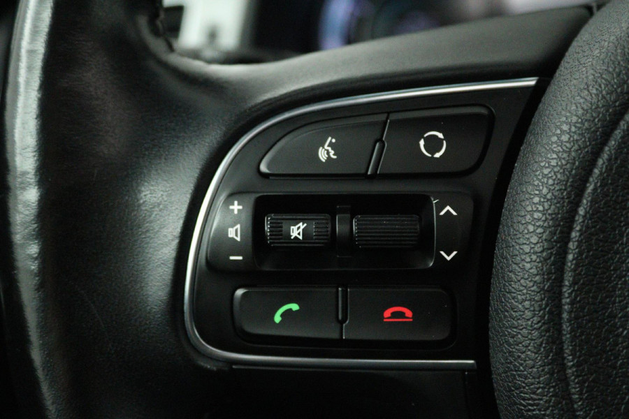 Kia Niro 1.6 GDi Hybrid Edition (PANORAMADAK, STOEL/STUUR VERWARMING, ACHTERUITRIJCAMERA, NAVIGATIE, PARKEERSENSOREN)