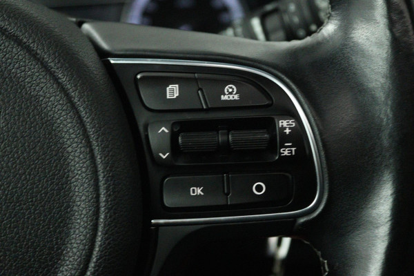 Kia Niro 1.6 GDi Hybrid Edition (PANORAMADAK, STOEL/STUUR VERWARMING, ACHTERUITRIJCAMERA, NAVIGATIE, PARKEERSENSOREN)