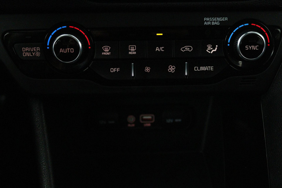 Kia Niro 1.6 GDi Hybrid Edition (PANORAMADAK, STOEL/STUUR VERWARMING, ACHTERUITRIJCAMERA, NAVIGATIE, PARKEERSENSOREN)