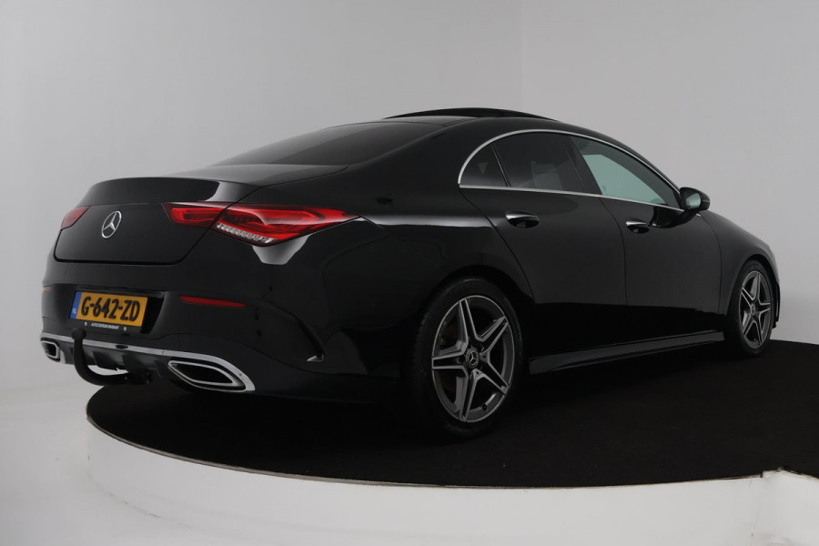 Mercedes-Benz CLA-Klasse 180 Business Solution AMG (PANORAMADAK, TREKHAAK, SFEERVERLICHTING, STOELVERWARMING, CAMERA, SENSOREN)