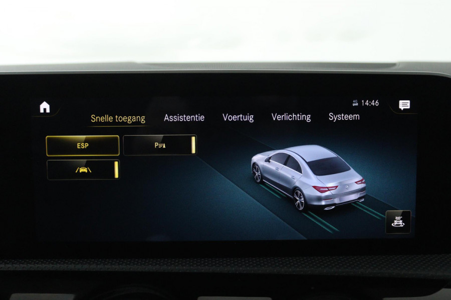 Mercedes-Benz CLA-Klasse 180 Business Solution AMG (PANORAMADAK, TREKHAAK, SFEERVERLICHTING, STOELVERWARMING, CAMERA, SENSOREN)