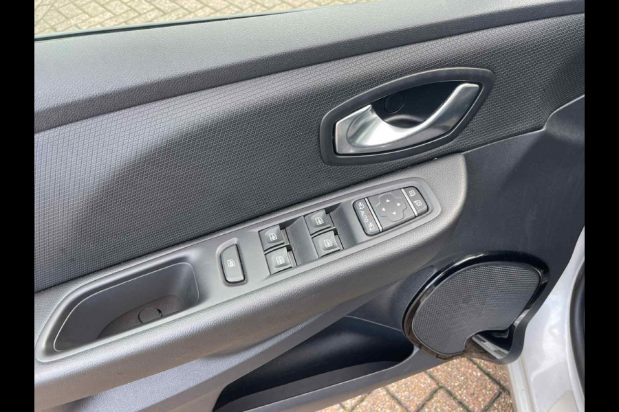 Renault Clio Estate 1.2 TCe Bose / stoelverwarming / camera