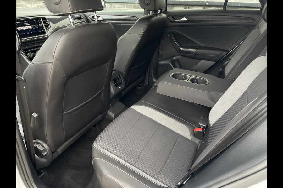 Volkswagen T-Roc 1.5 TSI Sport Business 2x R-Line LED | Trekhaak | Carplay | Camera | Virtual Cockpit | Navi | PDC