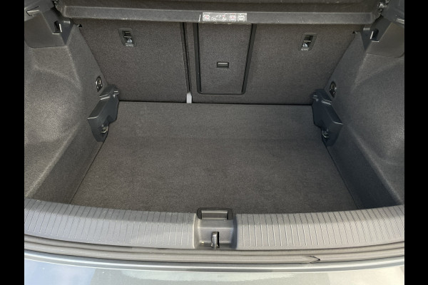 Volkswagen T-Roc 1.5 TSI Sport LED | Trekhaak | Carplay | Camera | Virtual Cockpit | PDC