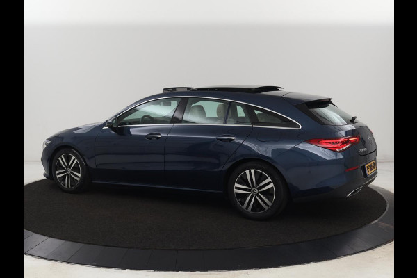 Mercedes-Benz CLA-Klasse 180 Business Solution Luxury | Panoramadak | Leder | Trekhaak | Stoelverwarming | Keyless | Camera | Memory | Matrix LED | Park Assist | Widescreen | Climate control