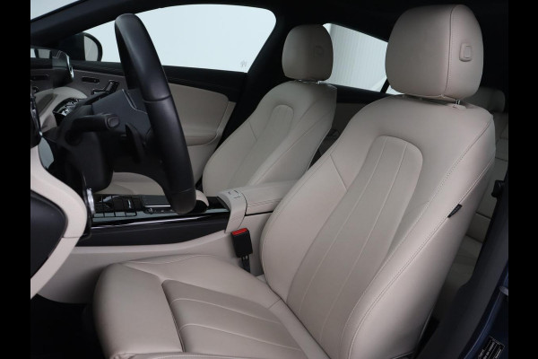 Mercedes-Benz CLA-Klasse 180 Business Solution Luxury | Panoramadak | Leder | Trekhaak | Stoelverwarming | Keyless | Camera | Memory | Matrix LED | Park Assist | Widescreen | Climate control