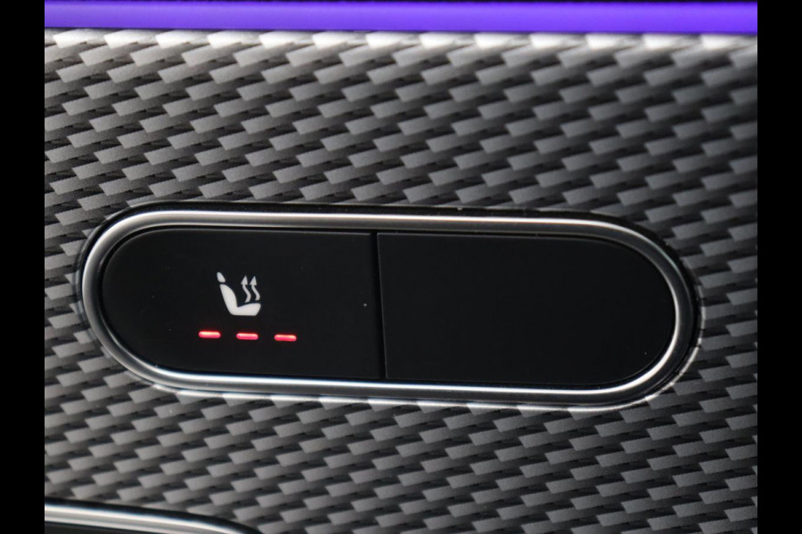 Mercedes-Benz CLA-Klasse 180 Business Solution Luxury | Panoramadak | Leder | Trekhaak | Stoelverwarming | Keyless | Camera | Memory | Matrix LED | Park Assist | Widescreen | Climate control