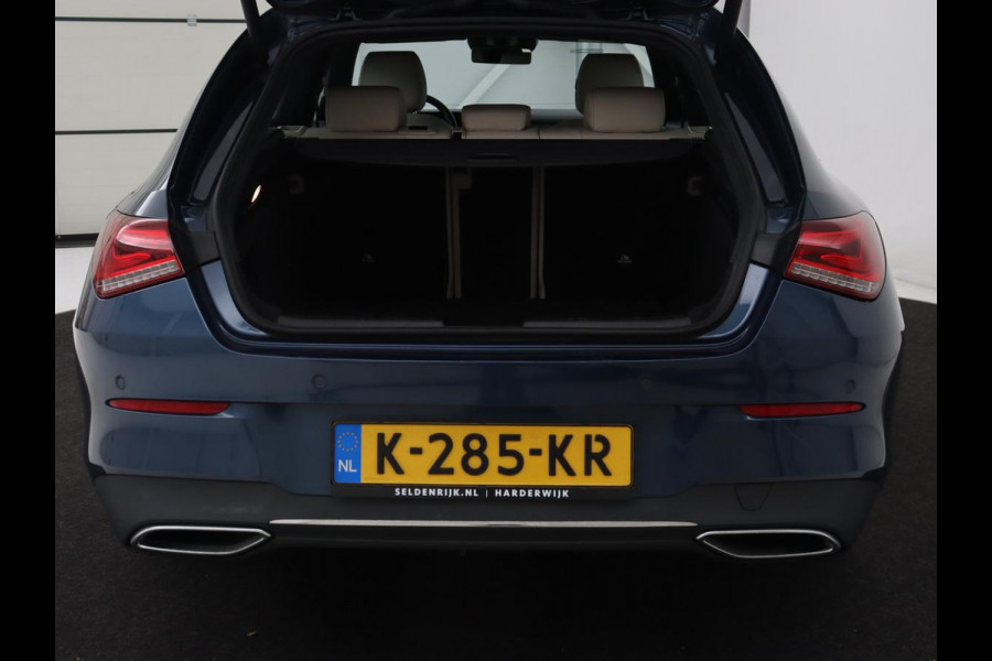 Mercedes-Benz CLA-Klasse 180 Business Solution Luxury | Panoramadak | Leder | Trekhaak | Stoelverwarming | Keyless | Camera | Memory | Matrix LED | Park Assist | Widescreen | Climate control