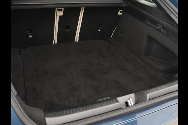 Mercedes-Benz CLA-Klasse 180 Business Solution Luxury | Panoramadak | Leder | Trekhaak | Stoelverwarming | Keyless | Camera | Memory | Matrix LED | Park Assist | Widescreen | Climate control