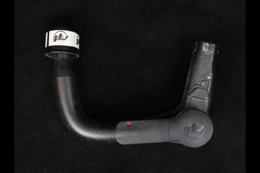 Mercedes-Benz CLA-Klasse 180 Business Solution Luxury | Panoramadak | Leder | Trekhaak | Stoelverwarming | Keyless | Camera | Memory | Matrix LED | Park Assist | Widescreen | Climate control