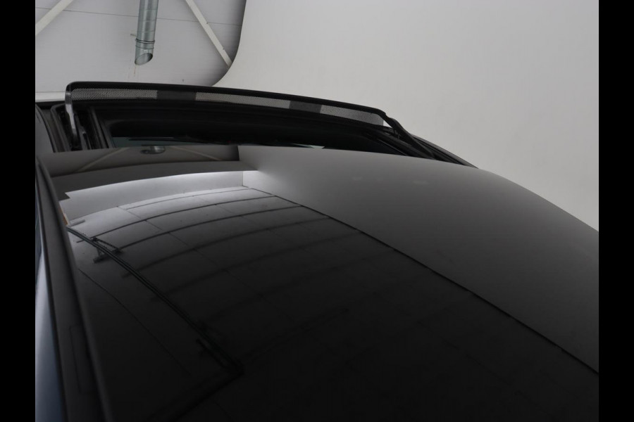 Mercedes-Benz CLA-Klasse 180 Business Solution Luxury | Panoramadak | Leder | Trekhaak | Stoelverwarming | Keyless | Camera | Memory | Matrix LED | Park Assist | Widescreen | Climate control