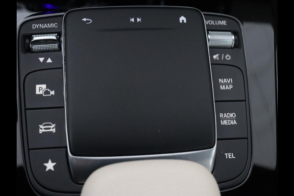 Mercedes-Benz CLA-Klasse 180 Business Solution Luxury | Panoramadak | Leder | Trekhaak | Stoelverwarming | Keyless | Camera | Memory | Matrix LED | Park Assist | Widescreen | Climate control