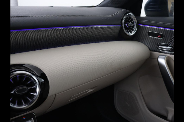 Mercedes-Benz CLA-Klasse 180 Business Solution Luxury | Panoramadak | Leder | Trekhaak | Stoelverwarming | Keyless | Camera | Memory | Matrix LED | Park Assist | Widescreen | Climate control