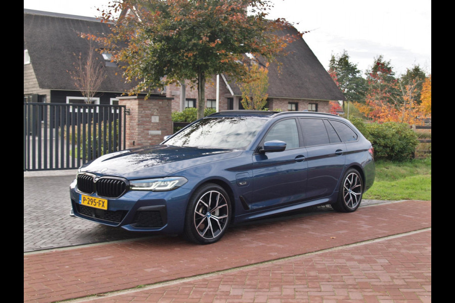BMW 5 Serie Touring 530e xDrive Business Edition Plus | M-Pakket | Laser Led | Head-up display | Camera  NL-Auto |