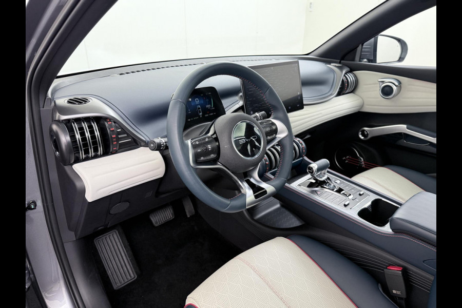 BYD ATTO 3 Comfort 60 kWh PANO| STOELVERW.| FABR. GARANTIE T/M 2029 | AANDRIJFLIJN EN ACCU ZELFS T/M 2031 | BTW VERREKENBAAR