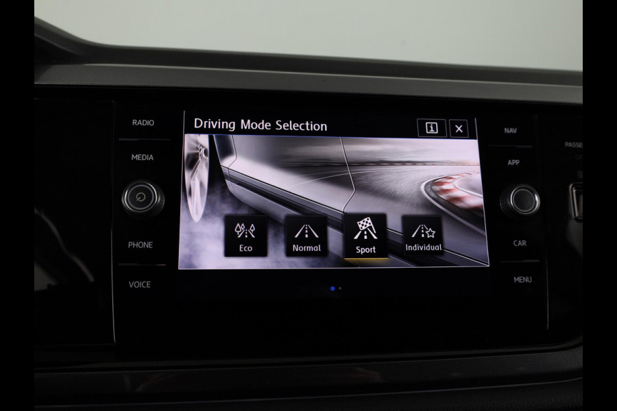 Volkswagen Polo 1.0 TSI Highline 95 pk Automaat (DSG) | Navigatie | Parkeersensoren | Autom. airco | Adaptieve cruise control | Apple Carplay/Android Auto |