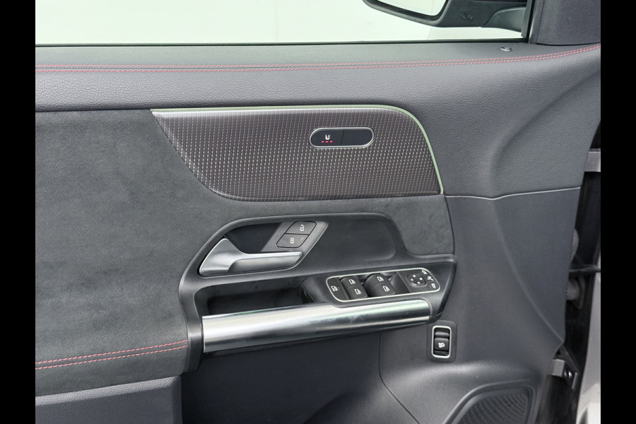 Mercedes-Benz EQA 250 AMG 67kWh Apple Carplay Android Auto Pano-/Schuif-Dak Leer/Alcantara Advanced LED-High-Performance Camera Navi+10" Connect D 191pk AUT. Night-pakket Connect-20 DAB Actieve park-assist+Rem-assistent Adaptive-Gr-licht Stoelverwarming Elek.Achterklep DAB High Perf.-LED  Keyless Business Solution 11kw-AC 1e Eigenaar Origineel Nederlandse Auto S.O.H. 91% 750kg Trekvermogen