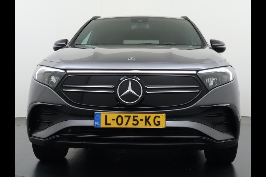 Mercedes-Benz EQA 250 AMG 67kWh Apple Carplay Android Auto Pano-/Schuif-Dak Leer/Alcantara Advanced LED-High-Performance Camera Navi+10" Connect D 191pk AUT. Night-pakket Connect-20 DAB Actieve park-assist+Rem-assistent Adaptive-Gr-licht Stoelverwarming Elek.Achterklep DAB High Perf.-LED  Keyless Business Solution 11kw-AC 1e Eigenaar Origineel Nederlandse Auto S.O.H. 91% 750kg Trekvermogen