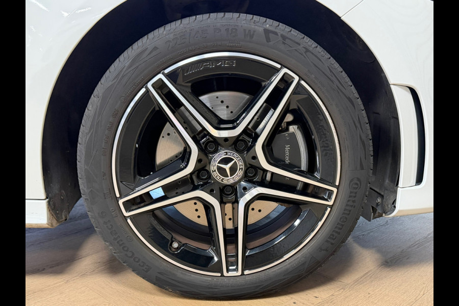 Mercedes-Benz A-Klasse 250e AMG Line AUT PANORAMADAK SFEERVERLICHTING KEYLESS-GO NAVIGATIE CAMERA STOELVERWARMING PDC AIRCO CRUISE